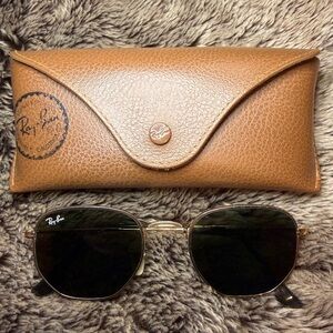 Ray-Ban Sunglasses RB3548N Hexagonal Flat Lenses
FRAME Gold
LENSES
Green